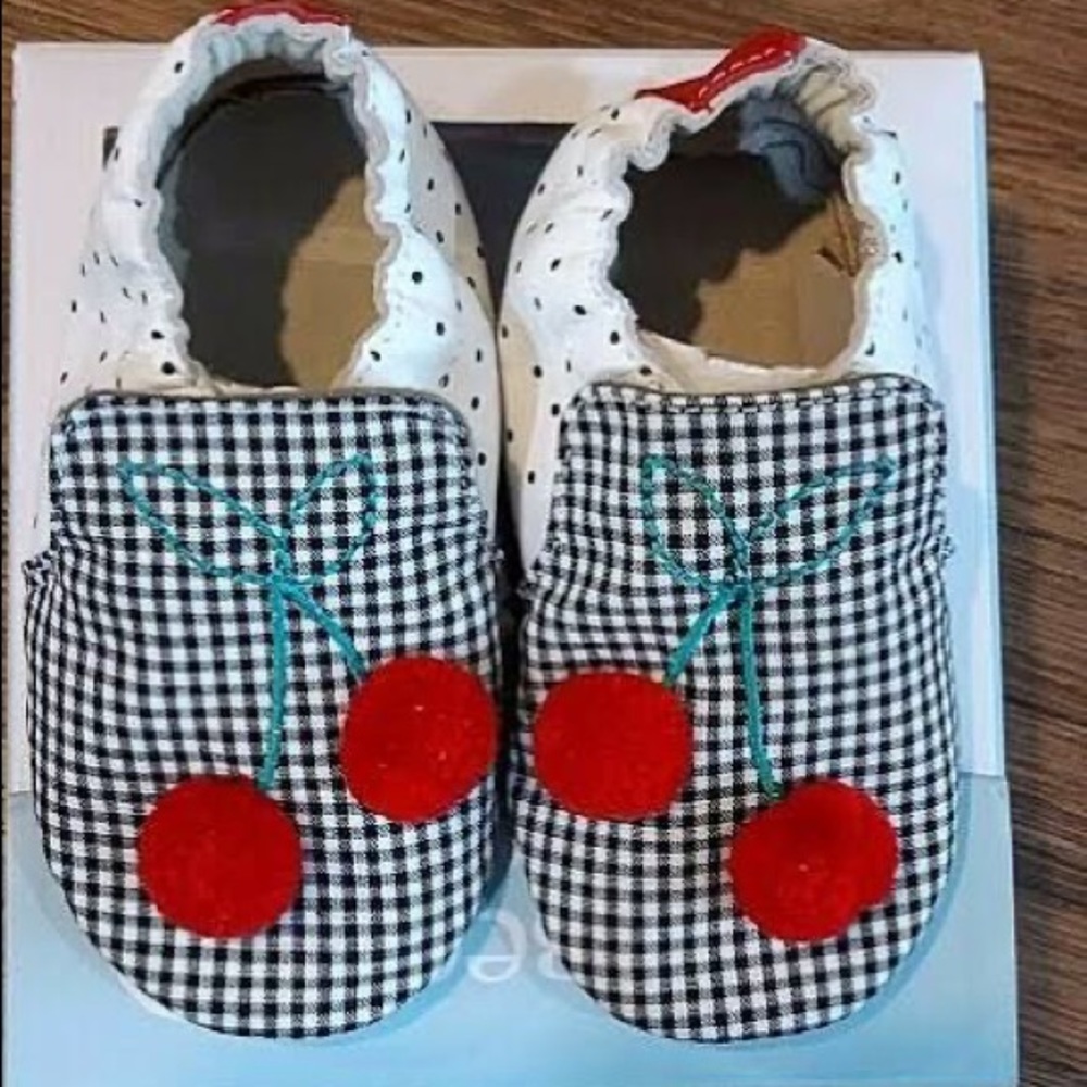 Robeez Soft Sole Shoes in Cherry Print. Size 0-6 Months.